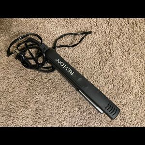 Regular sized hair straightener